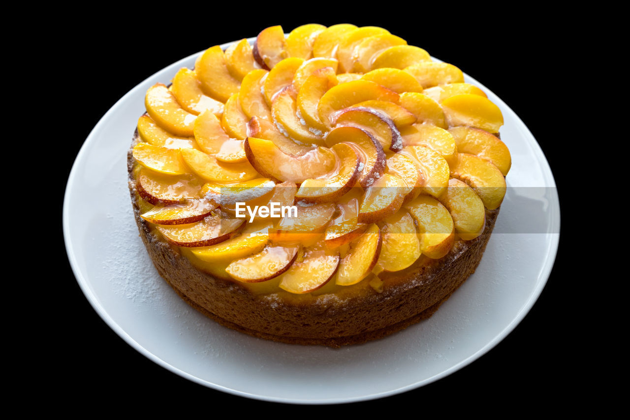 CLOSE-UP OF CAKE IN PLATE