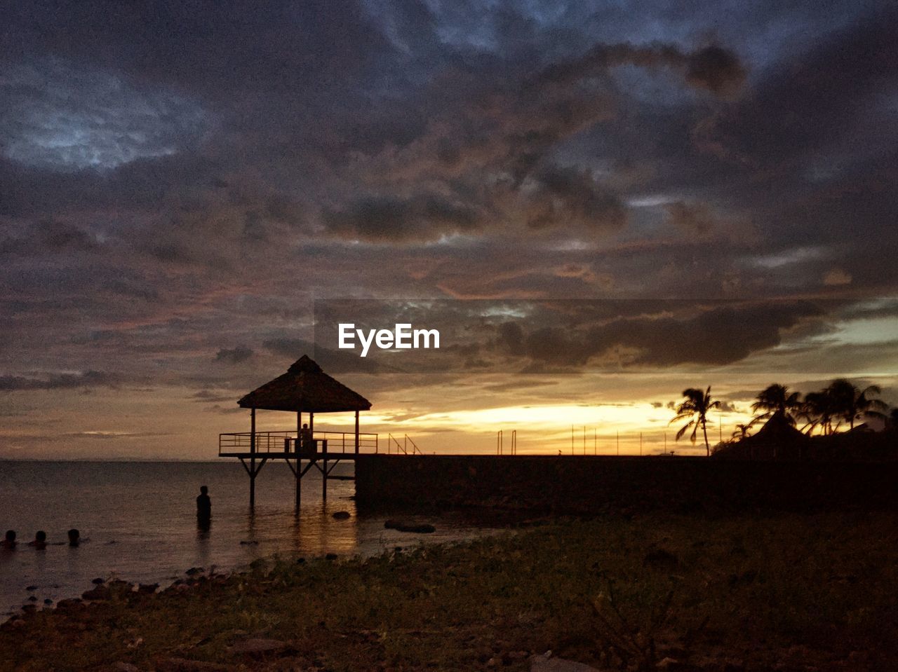 SCENIC VIEW OF SEA AT SUNSET