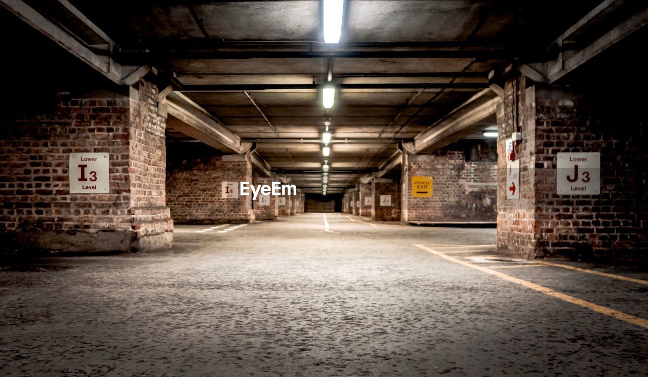 EMPTY CORRIDOR ALONG WALLS