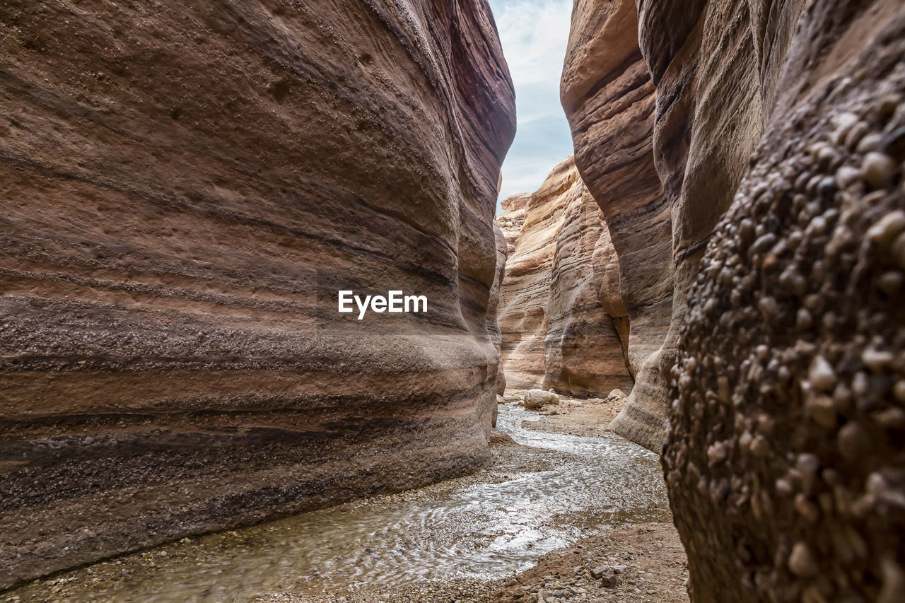 rock, rock formation, nature, no people, travel destinations, scenics - nature, wadi, geology, non-urban scene, travel, land, beauty in nature, day, canyon, landscape, outdoors, arch, architecture, ancient history, environment, history, tranquility, tourism, ancient, textured, wood, physical geography, temple, eroded, the past, sky, desert