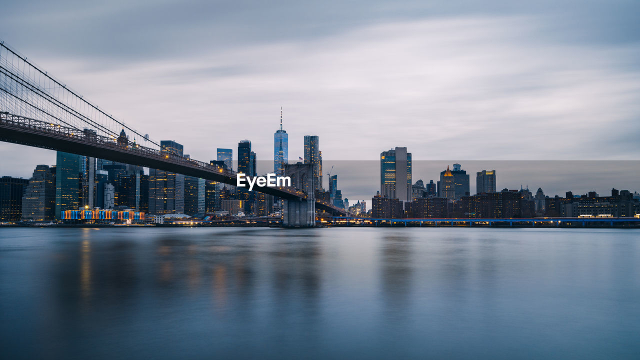 Panoramic view of brooklyn bridge and lower manhattan, new york city