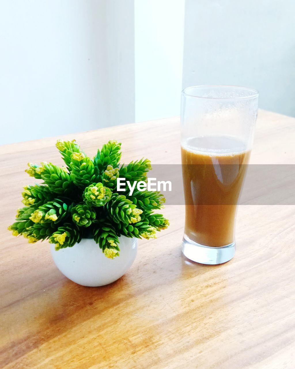 CLOSE-UP OF GLASS OF JUICE ON TABLE