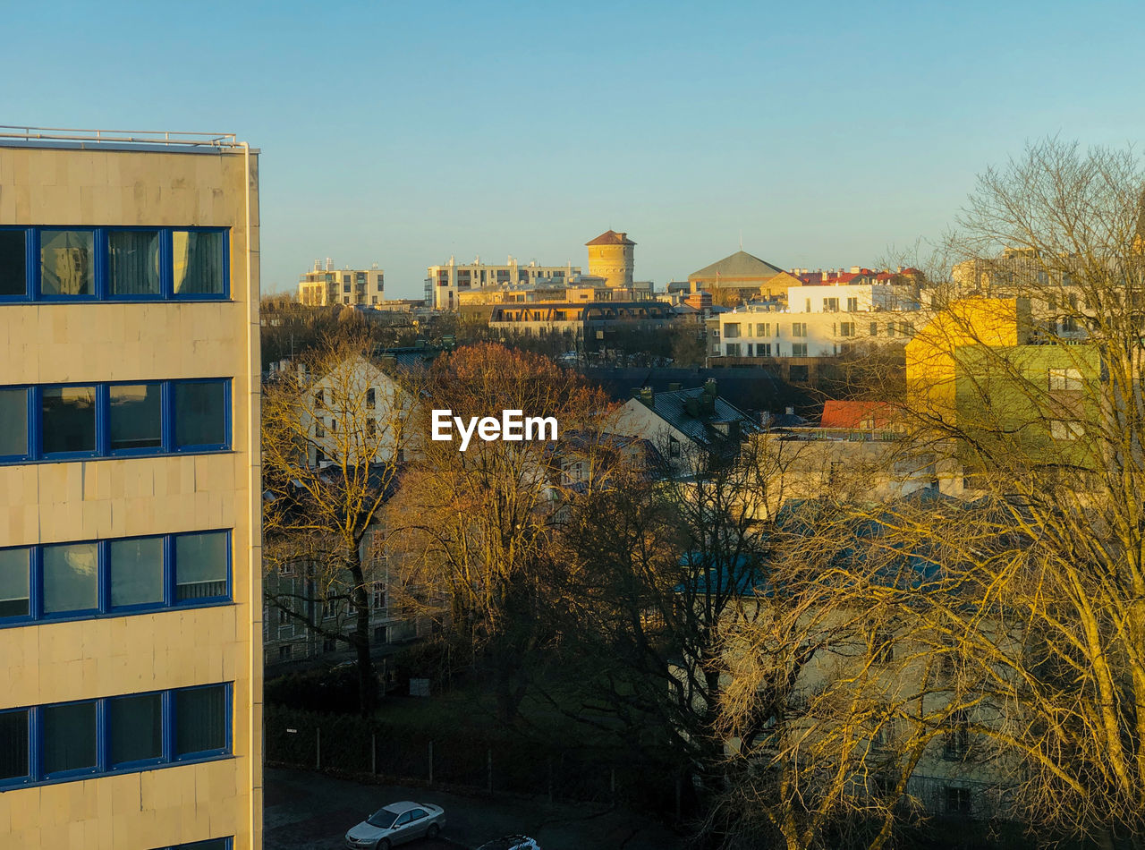 VIEW OF BUILDINGS IN CITY