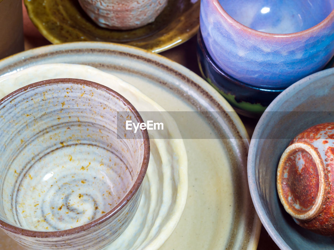 Ceramic bowls prepared to use for houseplant pot 