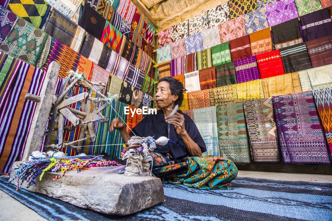 Man waving wool in shop