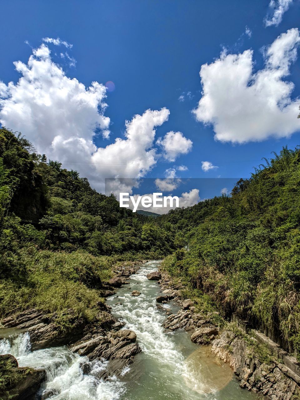 SCENIC VIEW OF RIVER AGAINST SKY