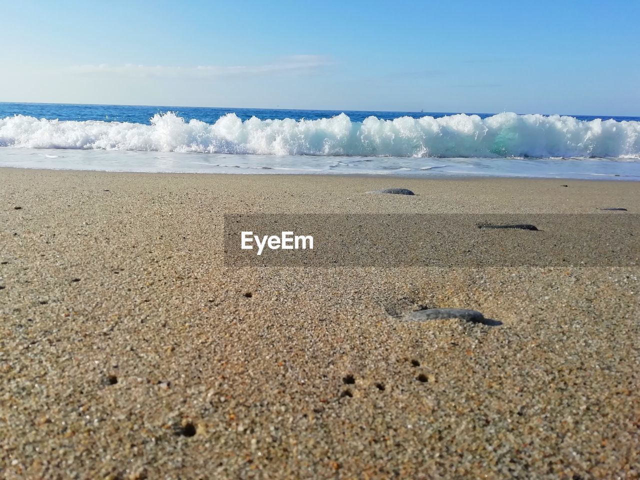 SCENIC VIEW OF SEA WAVES AGAINST SKY