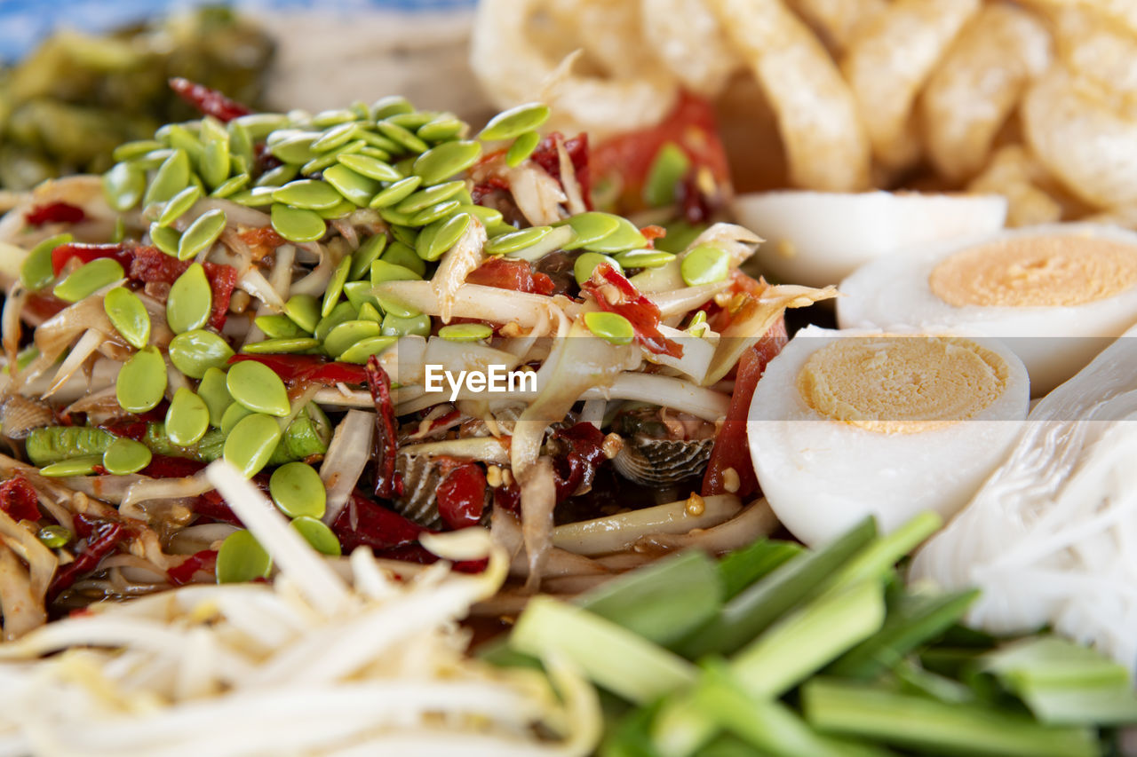 CLOSE-UP OF FOOD SERVED IN PLATE