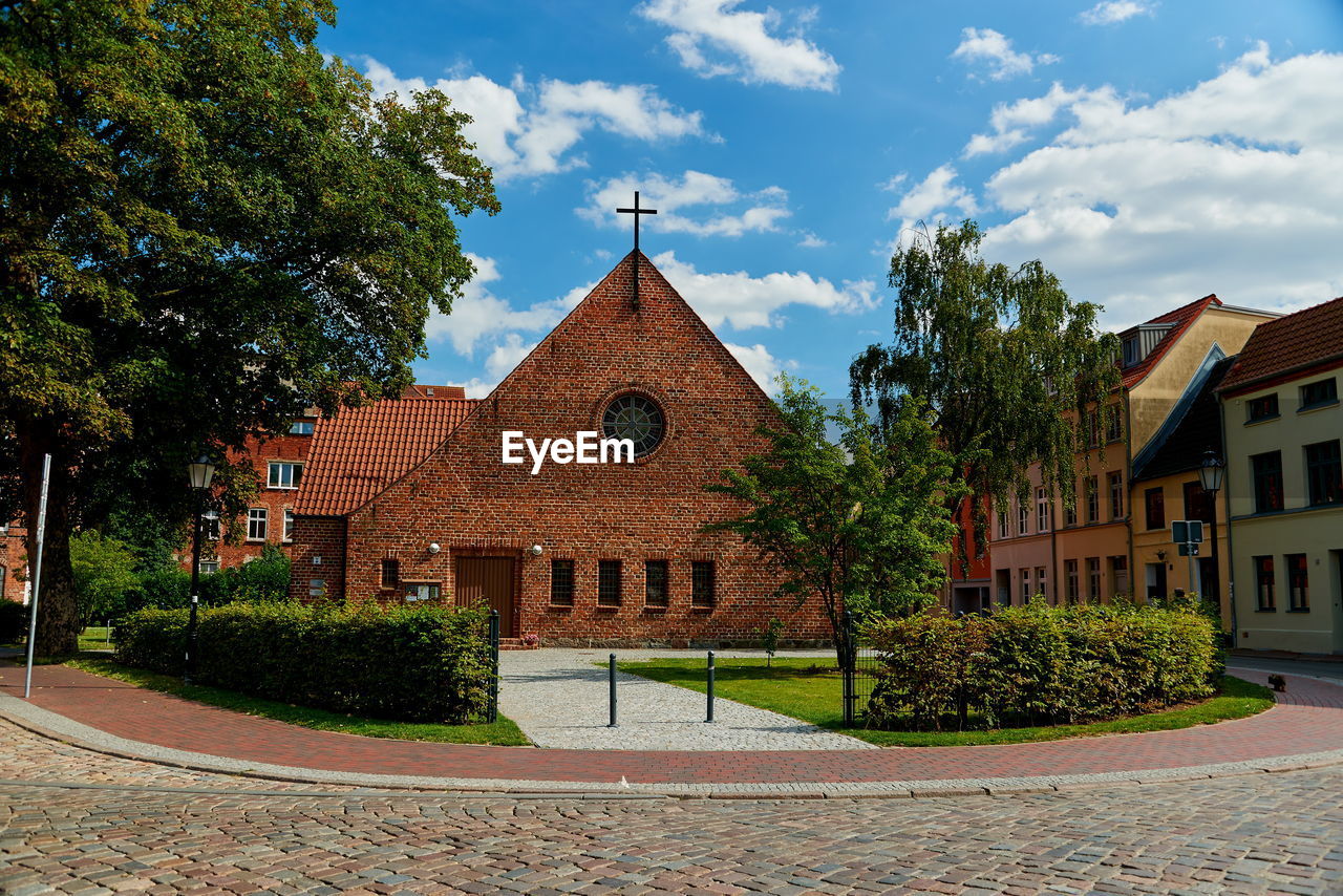 VIEW OF TREES AND BUILDINGS AGAINST SKY