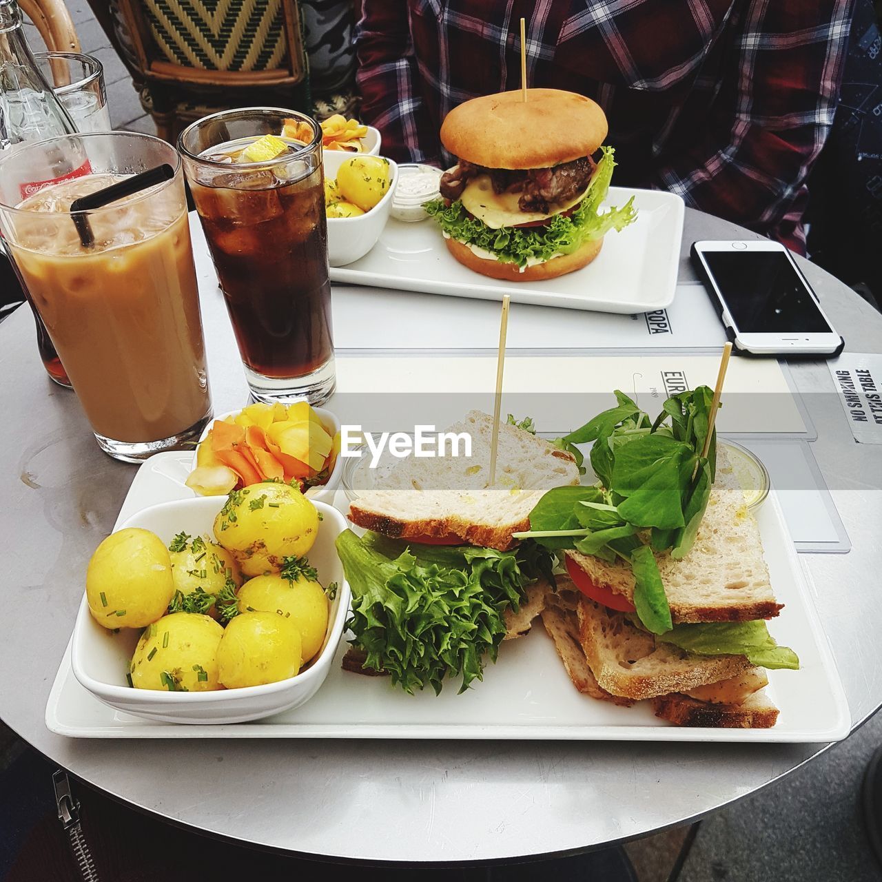 CLOSE-UP OF BURGER ON TABLE