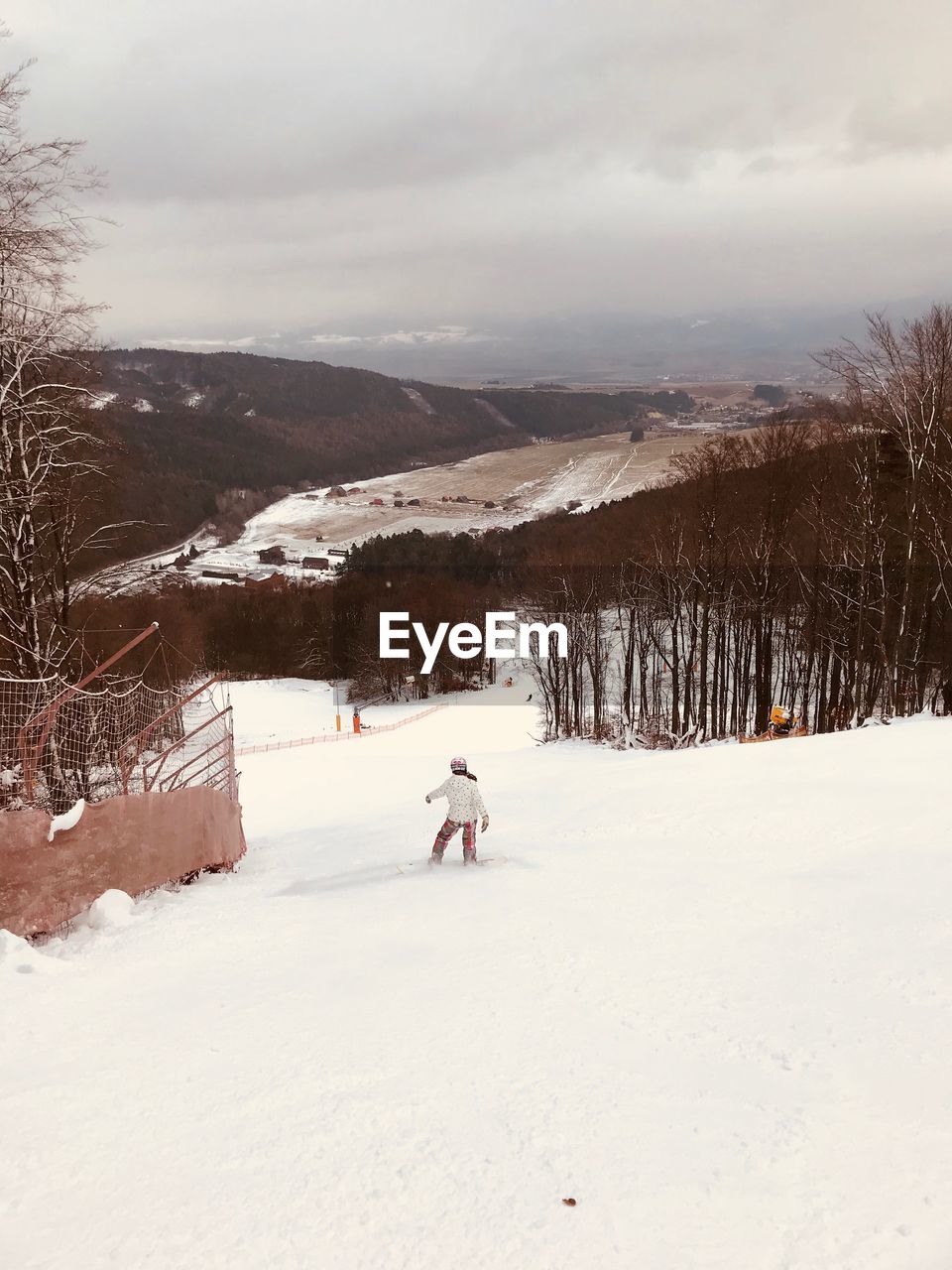 SCENIC VIEW OF SNOWCAPPED LANDSCAPE AGAINST SKY