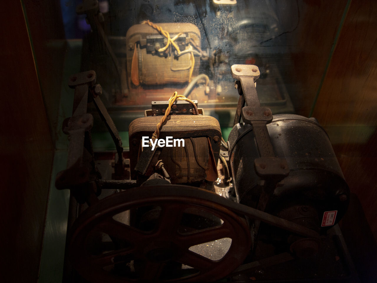 CLOSE-UP OF MACHINE PART WITH BICYCLE