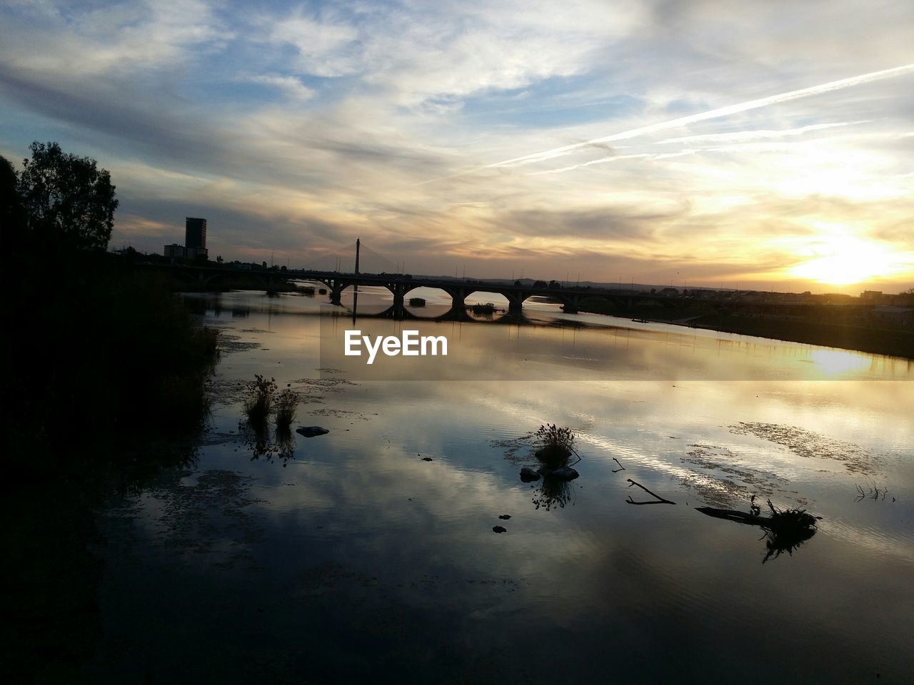 SCENIC VIEW OF RIVER AGAINST SKY AT SUNSET