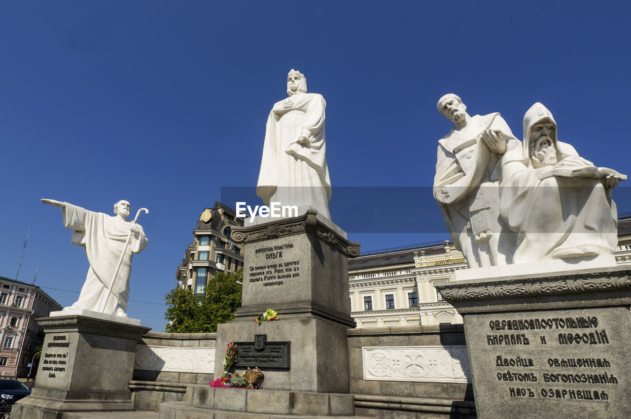 LOW ANGLE VIEW OF STATUES