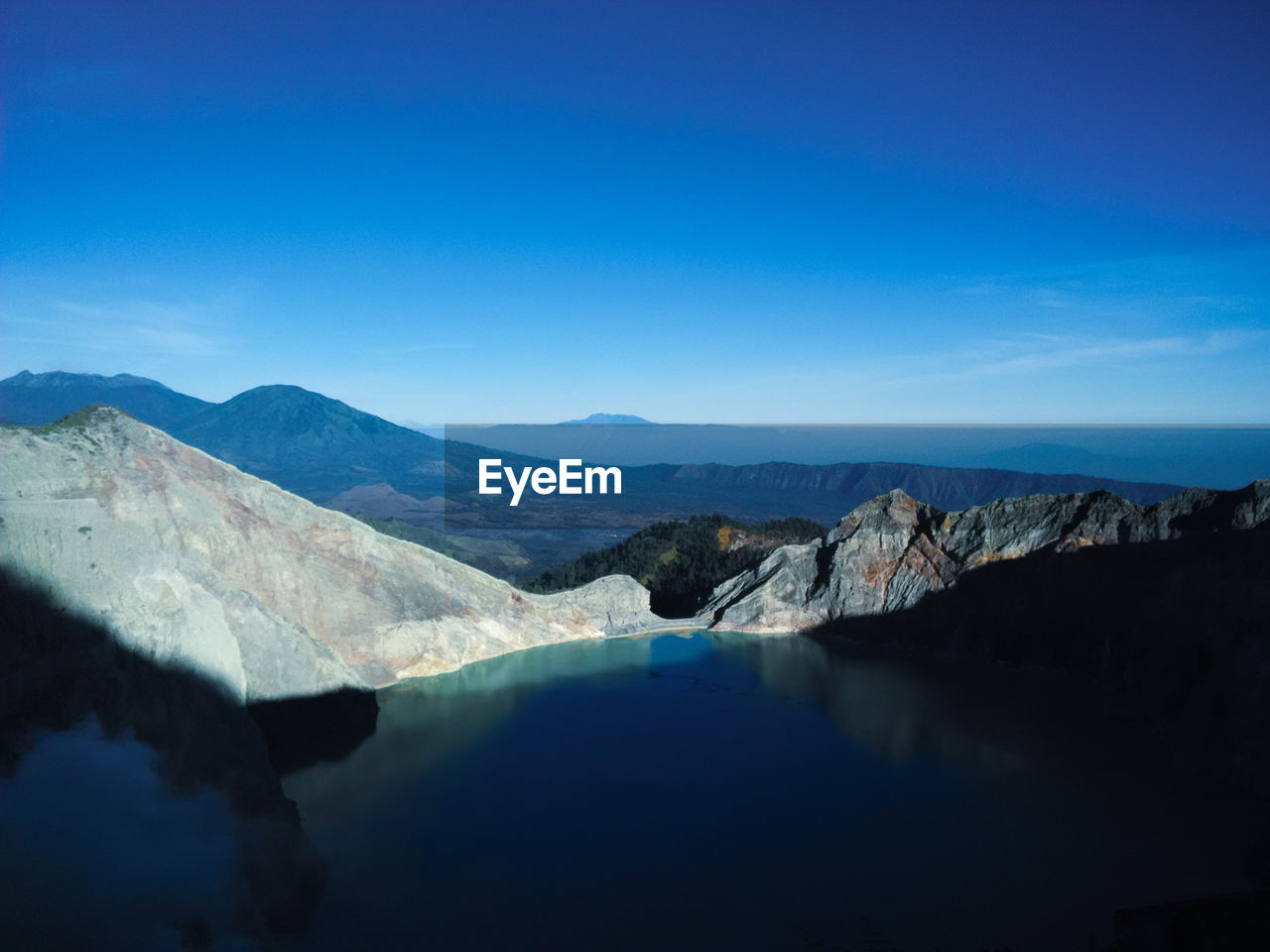 PANORAMIC VIEW OF LAKE AGAINST BLUE SKY