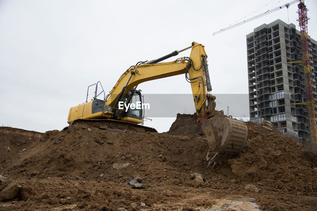 LOW ANGLE VIEW OF CRANE AT CONSTRUCTION SITE