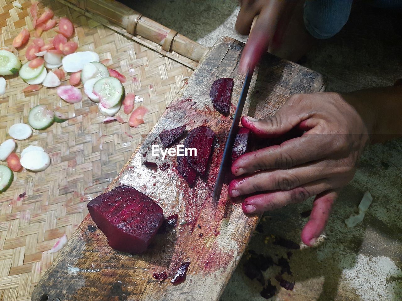 HIGH ANGLE VIEW OF PERSON PREPARING FOOD AT KITCHEN