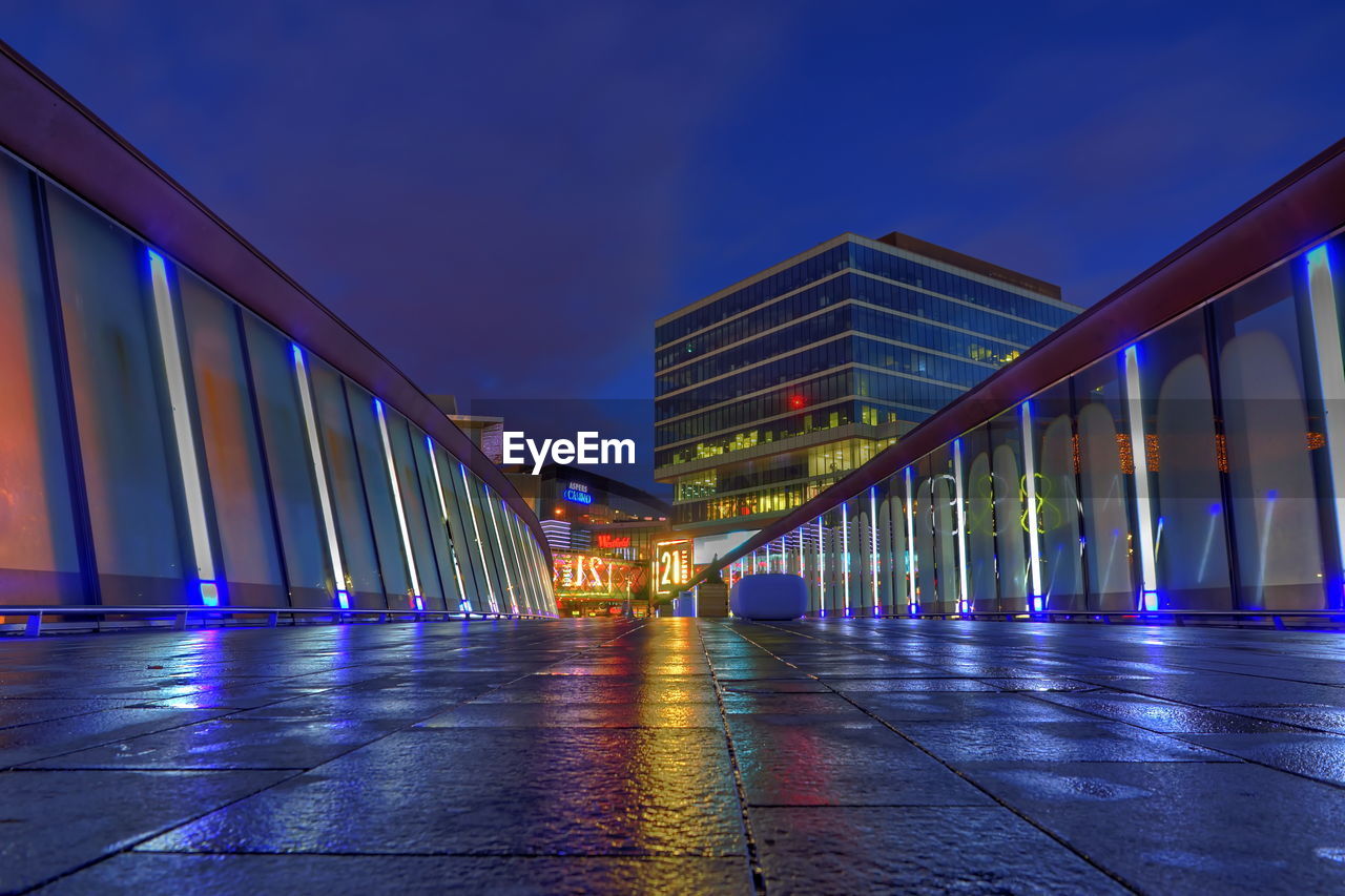 ILLUMINATED MODERN BUILDINGS AT NIGHT