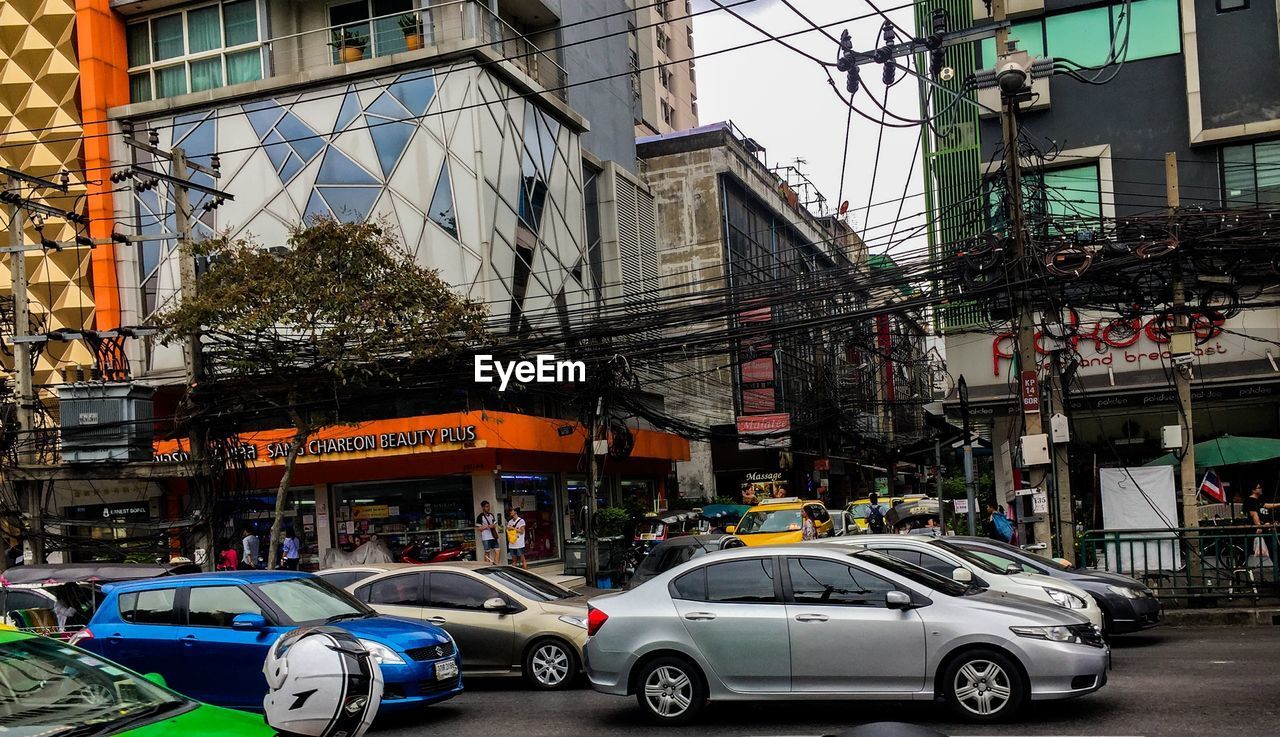 TRAFFIC ON CITY STREET BY BUILDINGS