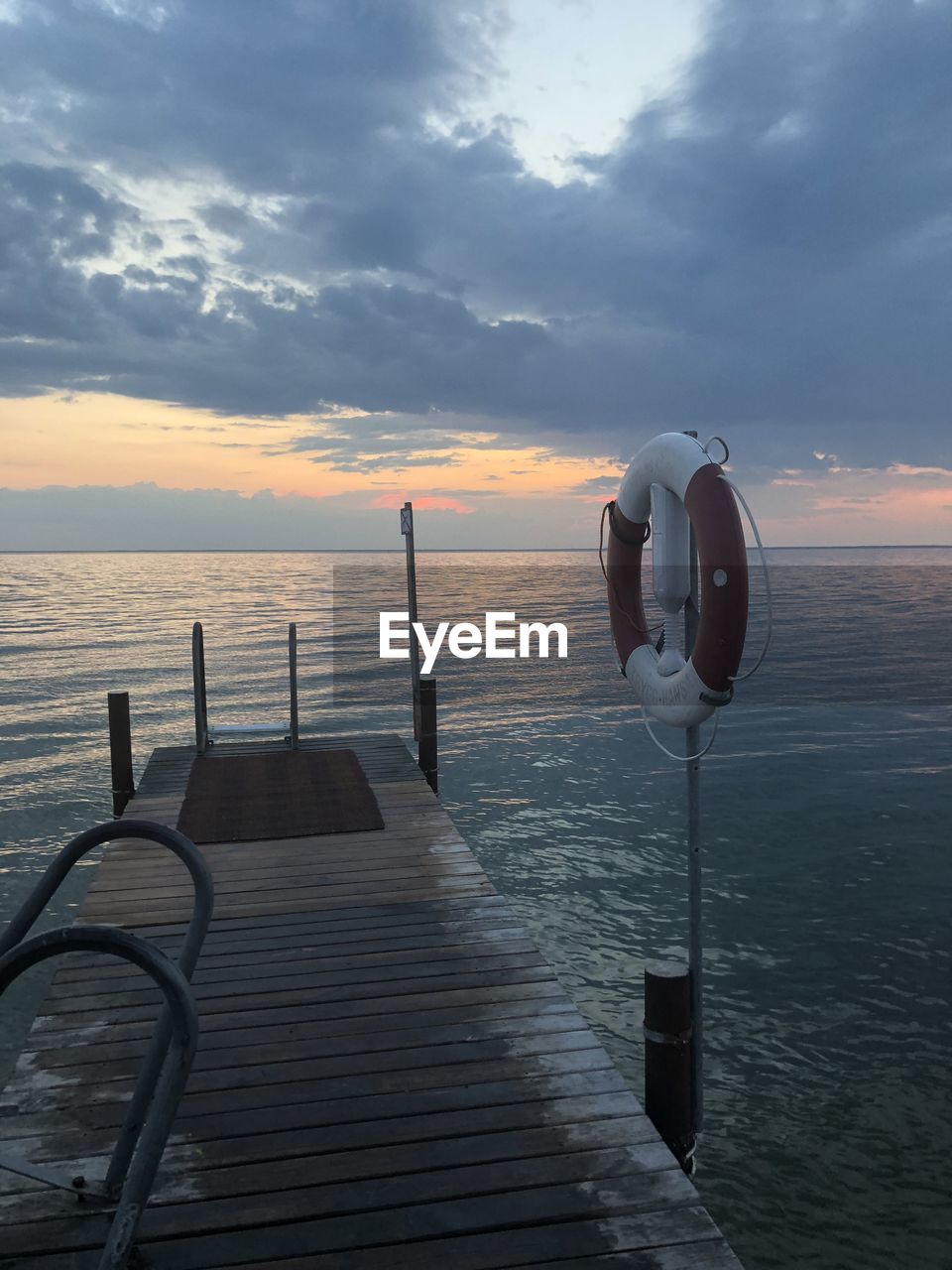 VIEW OF SEA AGAINST SKY DURING SUNSET