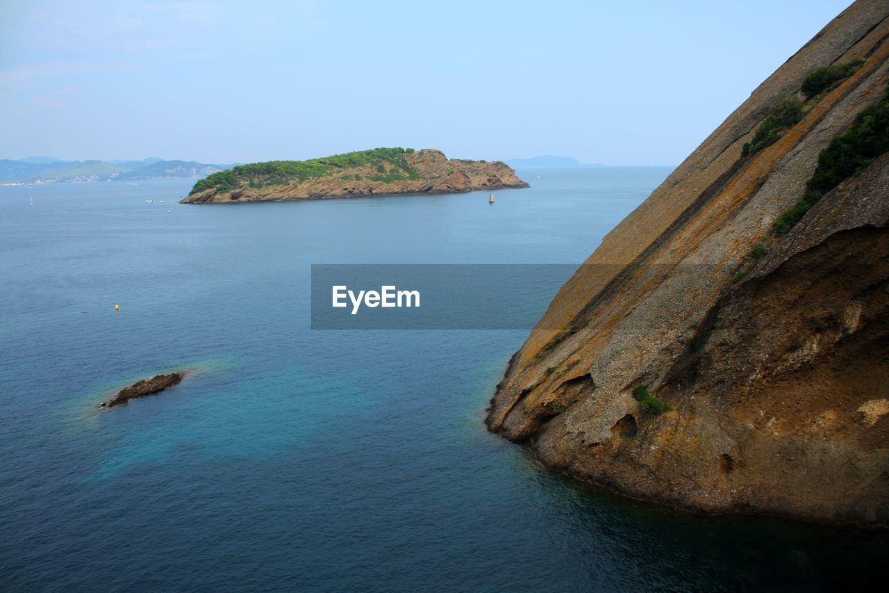 SCENIC VIEW OF SEA AND ROCKS