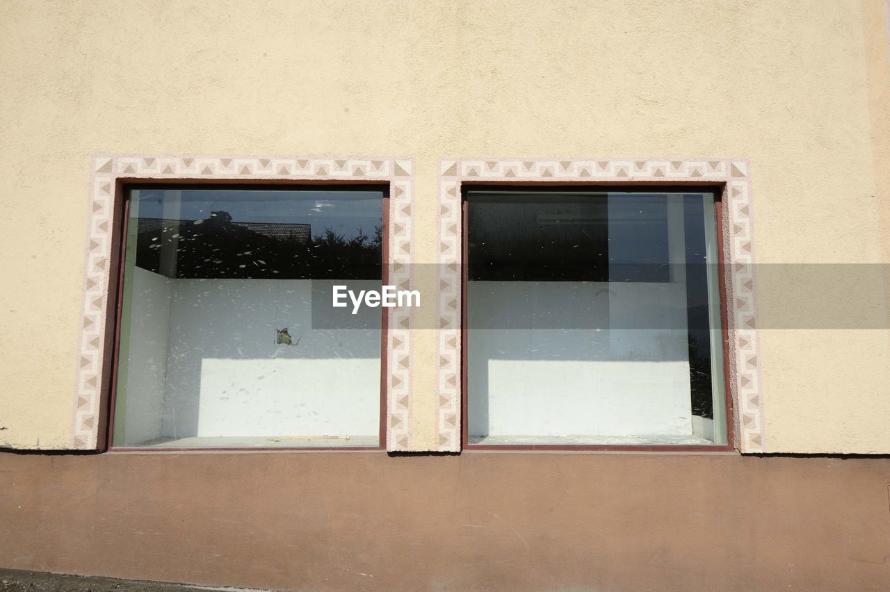 LOW ANGLE VIEW OF WINDOW ON OLD BUILDING