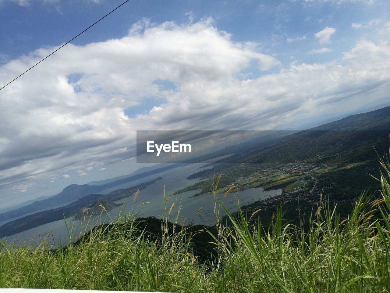 SCENIC VIEW OF FIELD BY MOUNTAINS AGAINST SKY