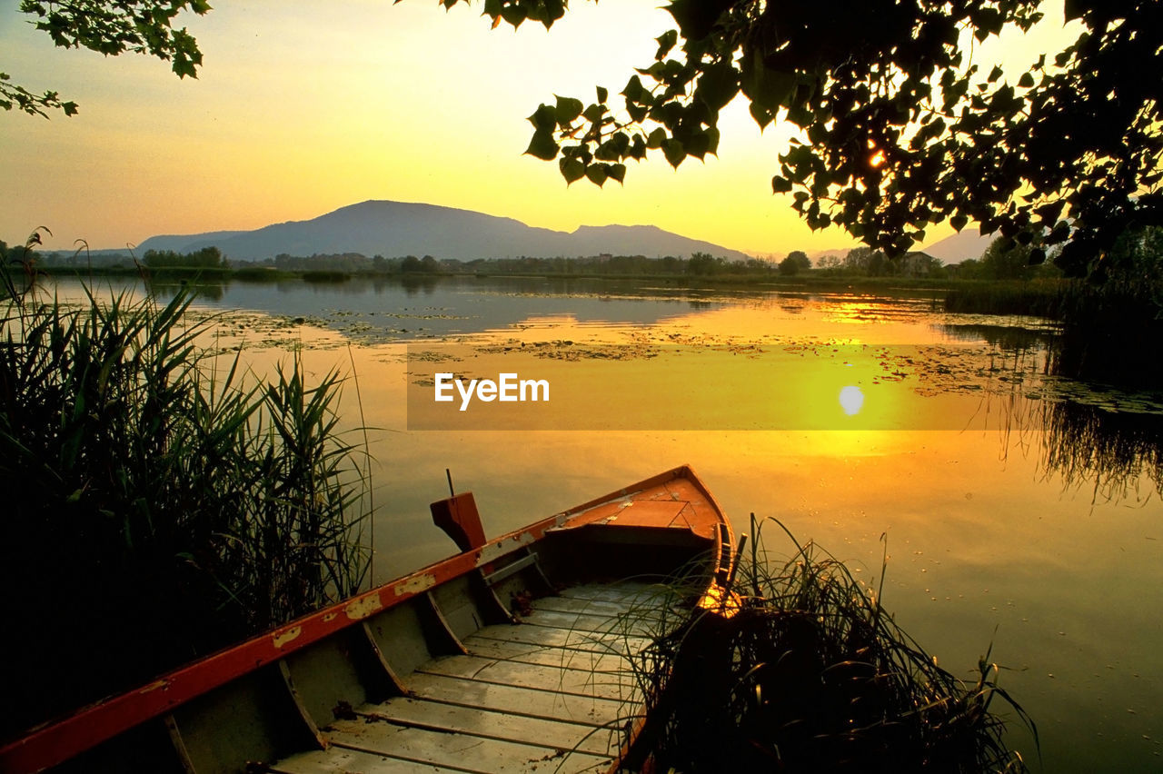 SCENIC VIEW OF LAKE DURING SUNSET