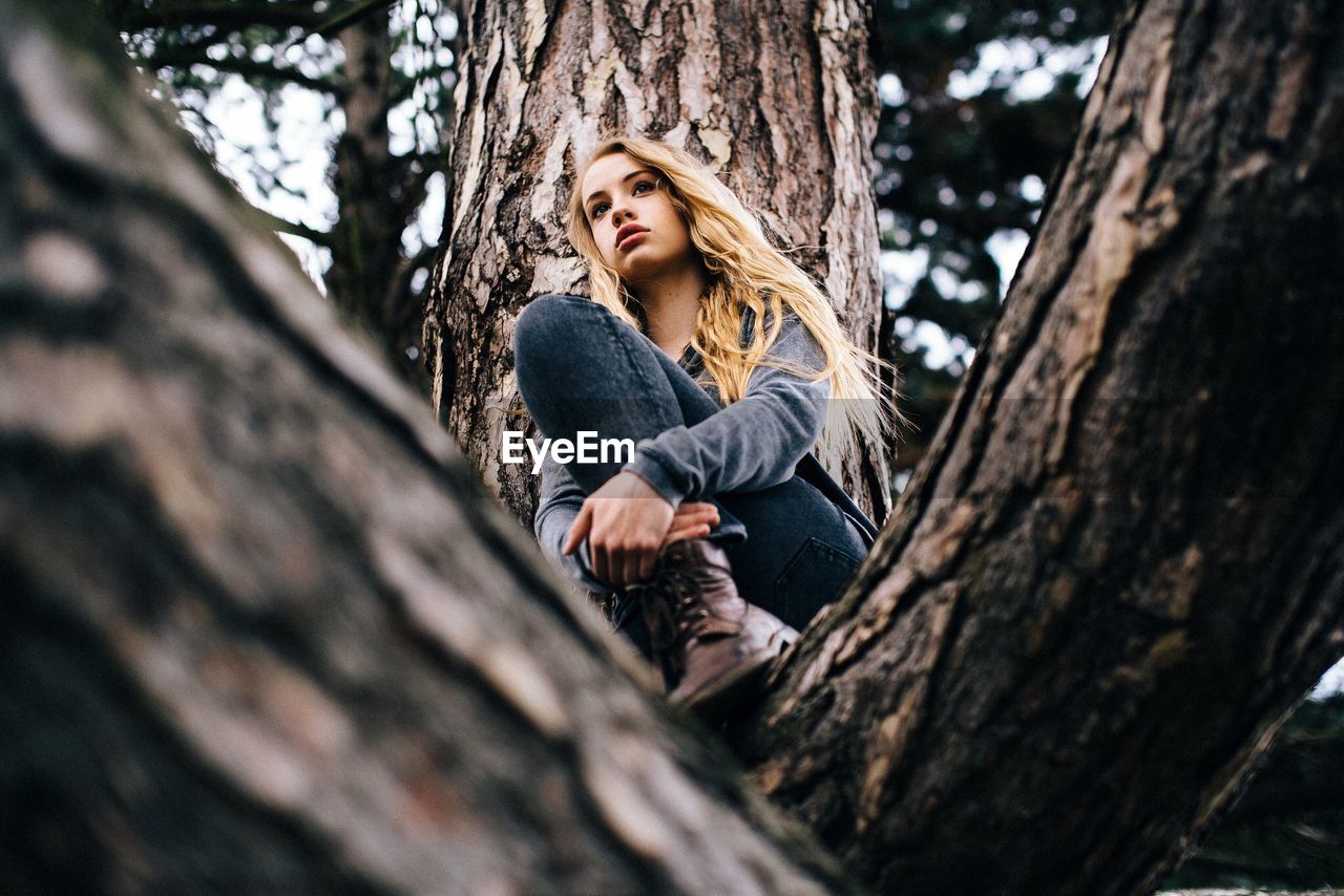 PORTRAIT OF YOUNG WOMAN IN FOREST