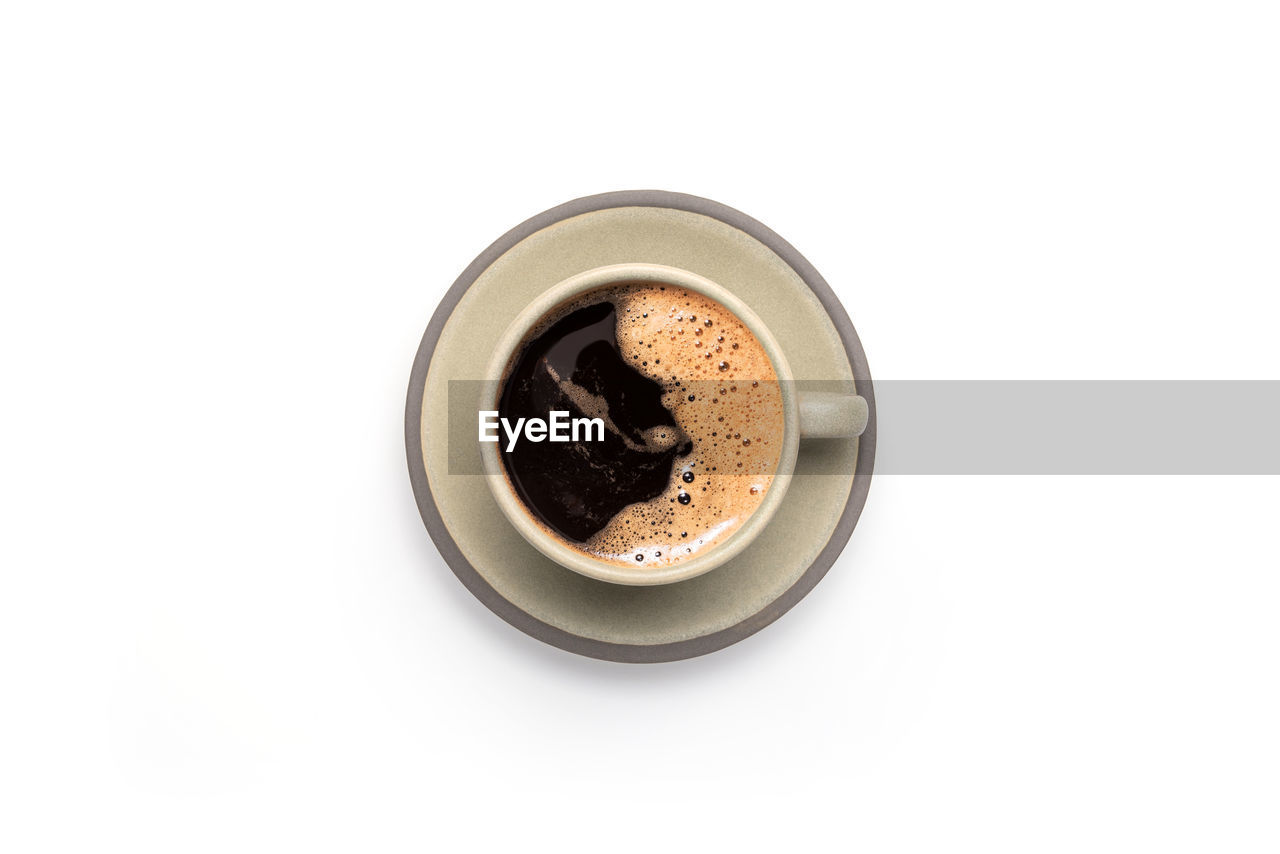 DIRECTLY ABOVE SHOT OF COFFEE AGAINST WHITE BACKGROUND