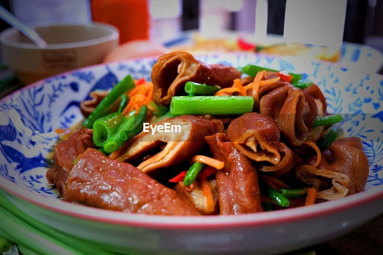 food, food and drink, healthy eating, dish, vegetable, freshness, meat, asian food, meal, cuisine, chinese food, wellbeing, indoors, no people, plate, thai food, close-up, bowl, pasta, table, italian food, focus on foreground, chow mein, noodle, business