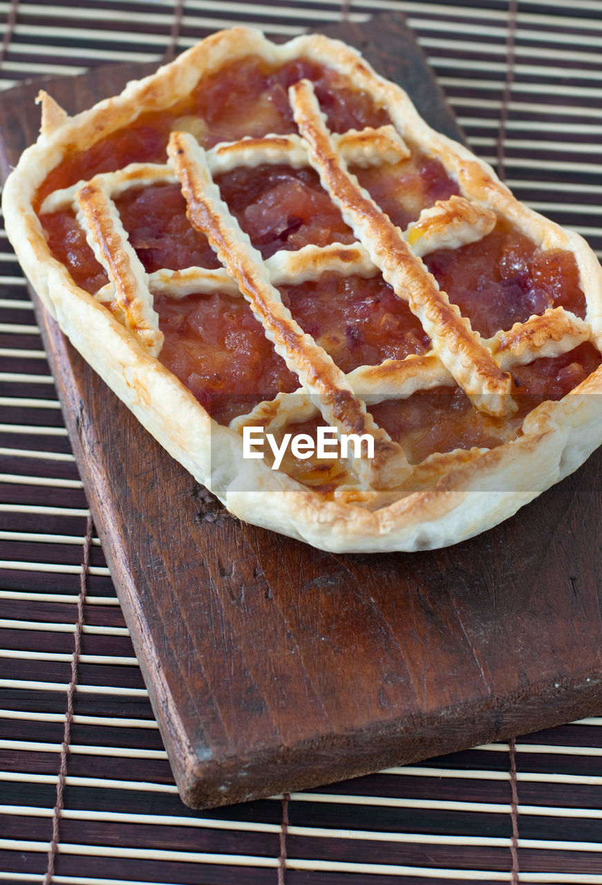 HIGH ANGLE VIEW OF DESSERT IN CONTAINER