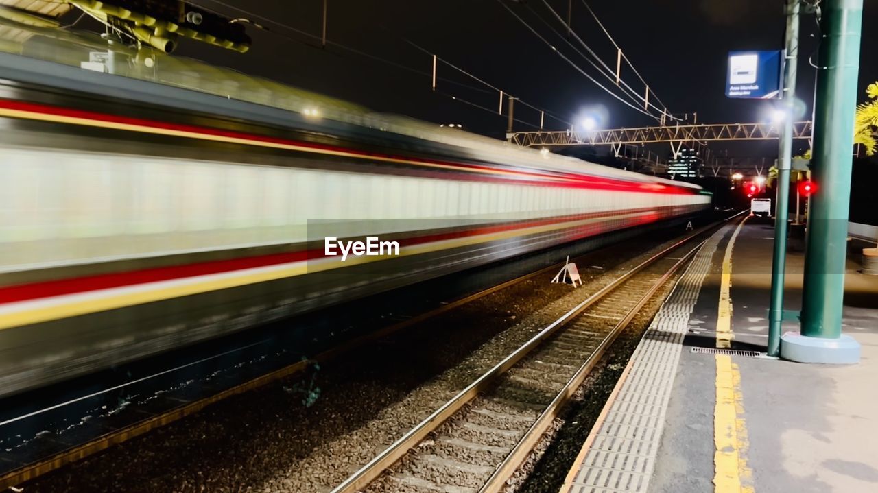 transportation, mode of transportation, rail transportation, speed, motion, public transportation, blurred motion, architecture, train, track, railroad track, transport, illuminated, long exposure, public transport, railroad station platform, travel, railroad station, vehicle, city, metropolitan area, light trail, on the move, night, city life, commuter, metro, subway train, built structure, outdoors, station, travel destinations, train station, railway, subway, traffic, lane, journey, passenger train, land vehicle