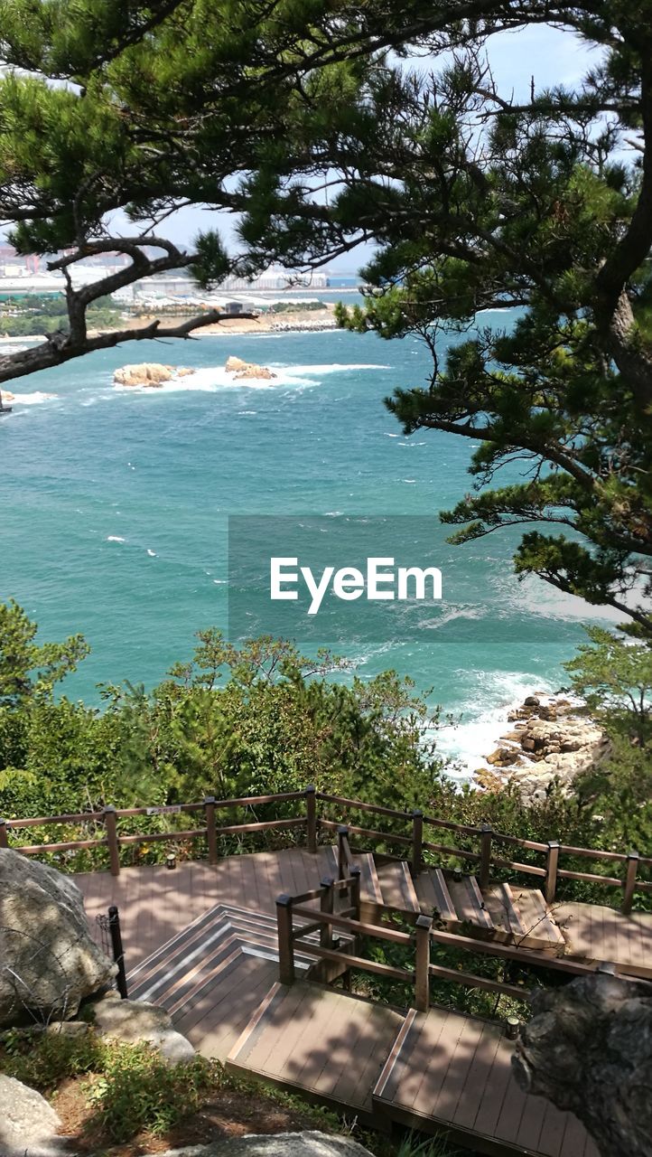 HIGH ANGLE VIEW OF BEACH AGAINST SKY