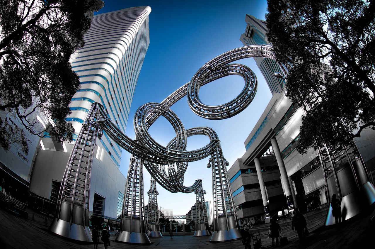 LOW ANGLE VIEW OF BUILDINGS IN CITY