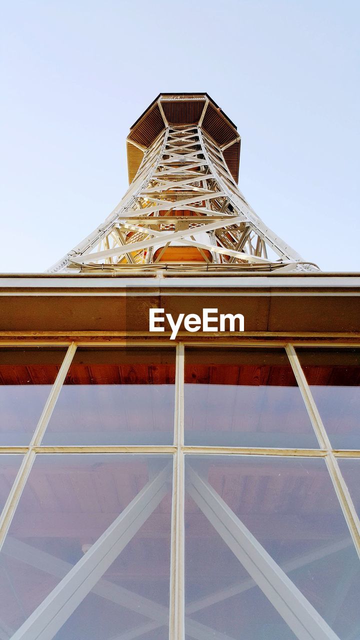 LOW ANGLE VIEW OF BUILDING AGAINST CLEAR SKY