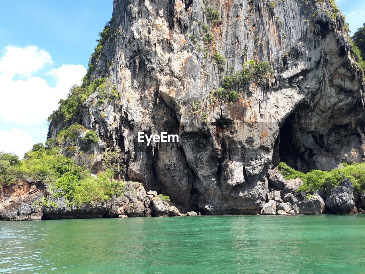 SCENIC VIEW OF ROCKS IN SEA