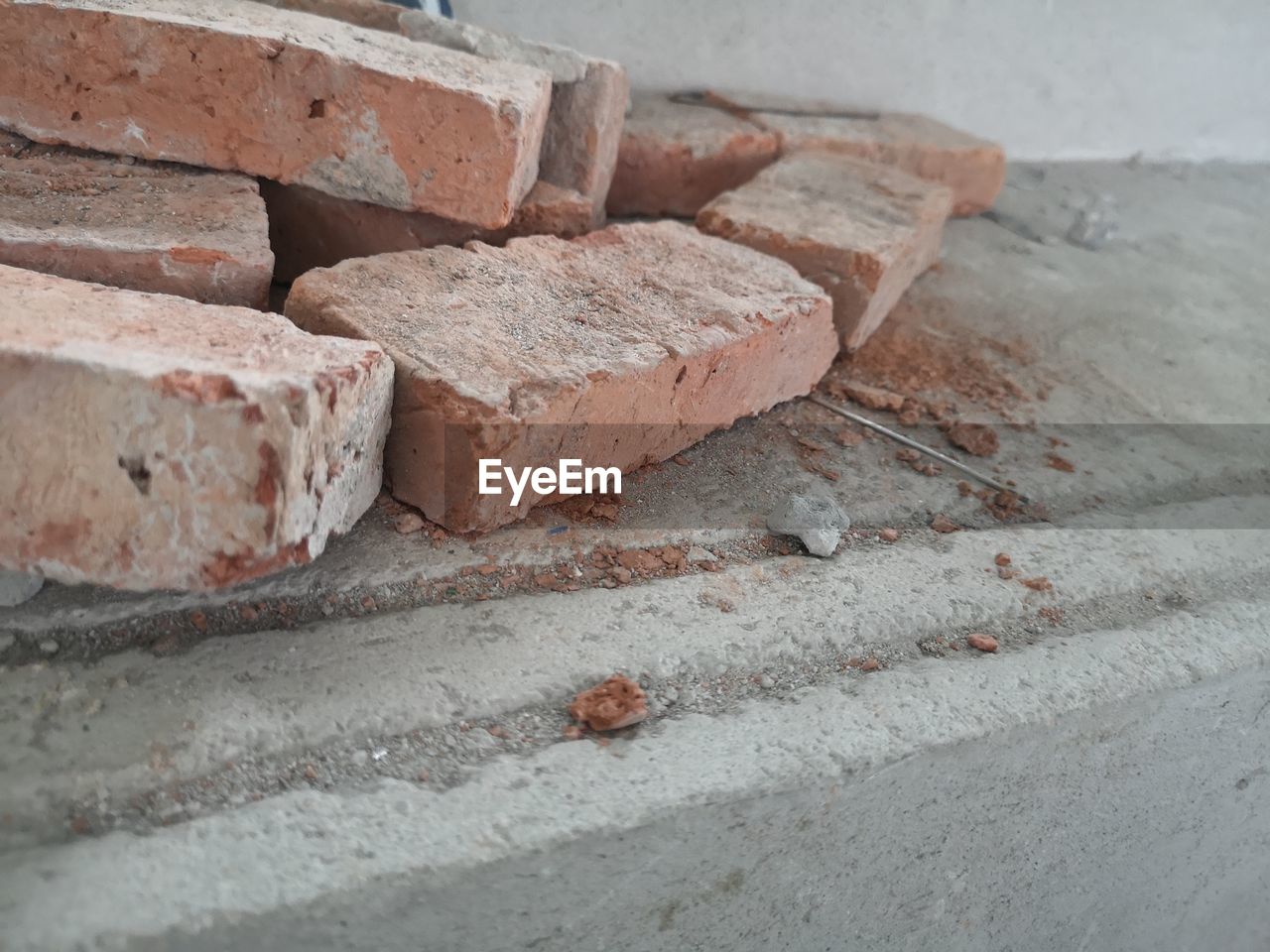 HIGH ANGLE VIEW OF BREAD ON STONE WALL