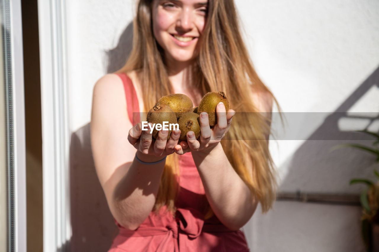 YOUNG WOMAN SMILING