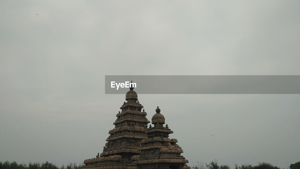 LOW ANGLE VIEW OF TEMPLE AGAINST SKY