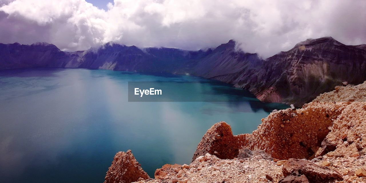 Panoramic view of lake and mountains against sky