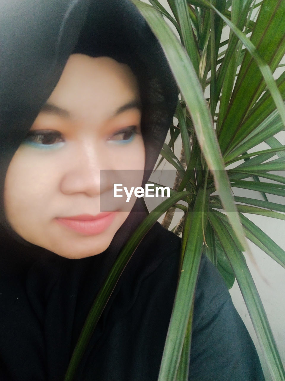 CLOSE-UP PORTRAIT OF A YOUNG WOMAN WITH EYES CLOSED