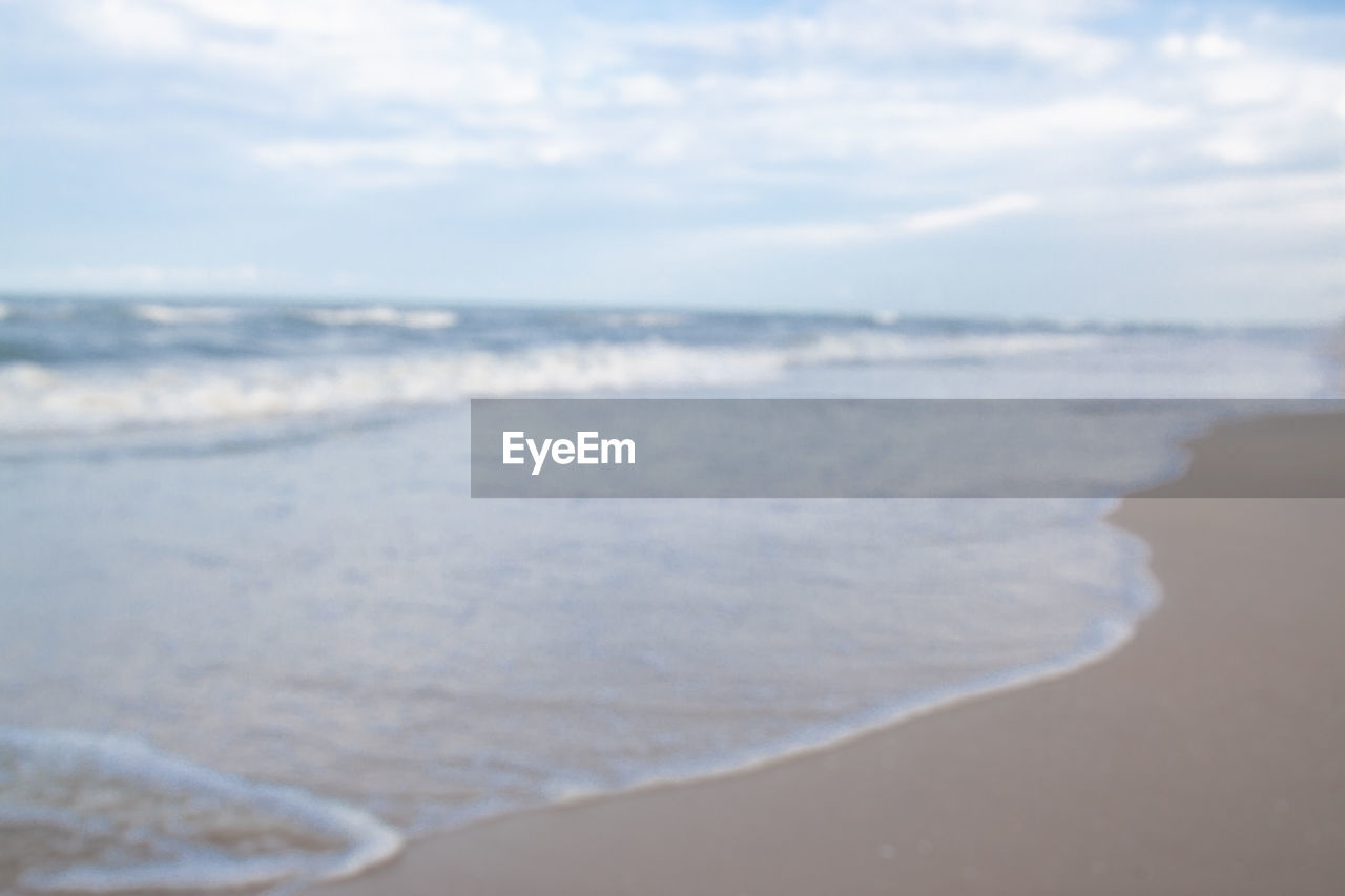 Defocused image of waves rushing towards shore