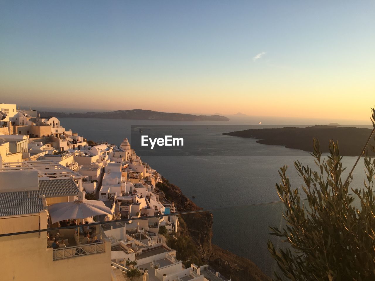 SCENIC VIEW OF SEA BY CITY AGAINST SKY