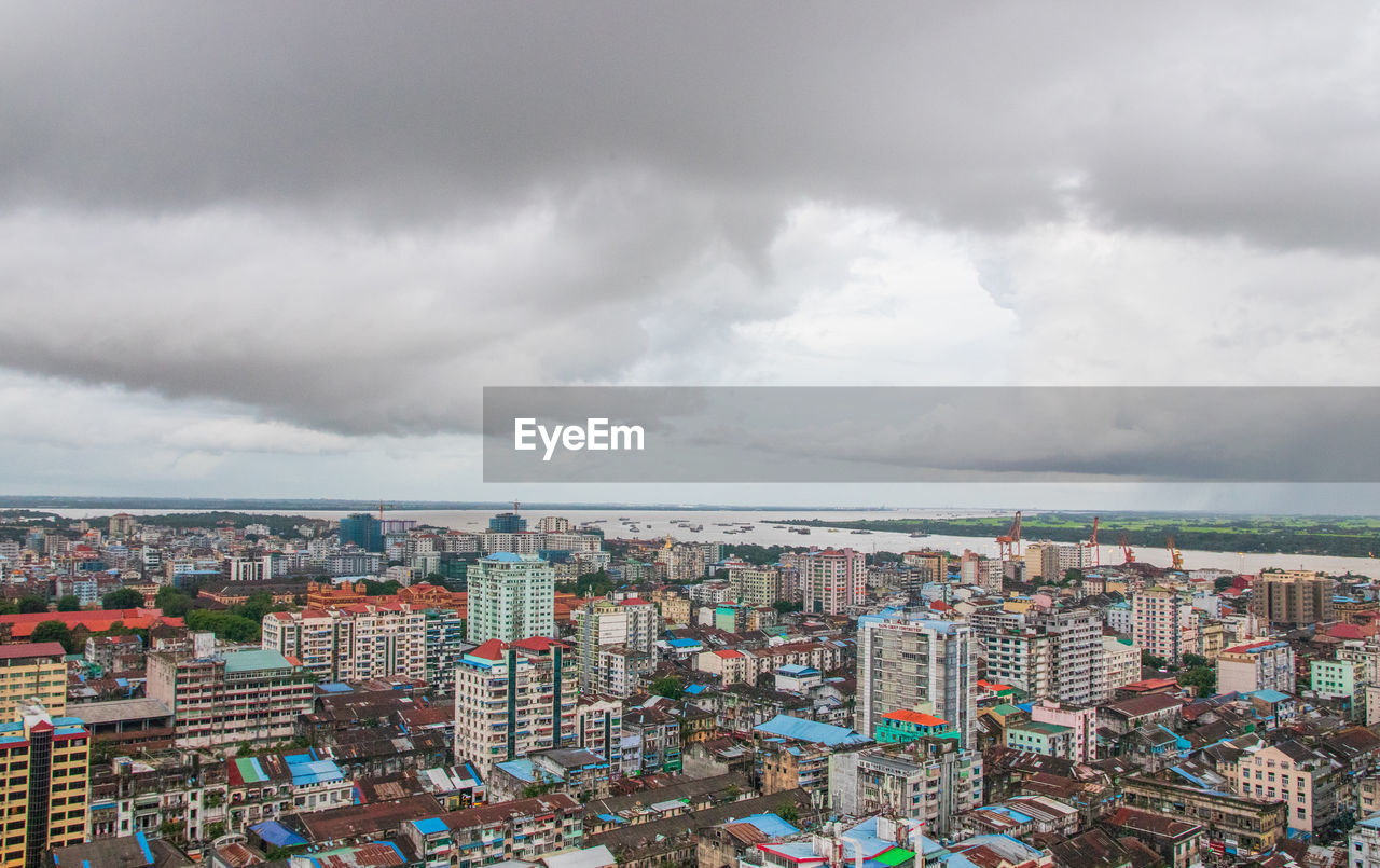 HIGH ANGLE VIEW OF BUILDINGS IN CITY