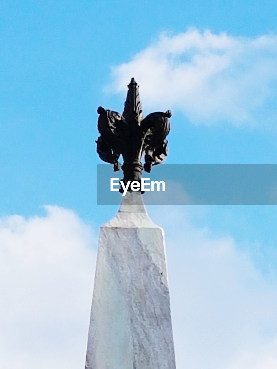 LOW ANGLE VIEW OF ANGEL STATUE AGAINST BLUE SKY