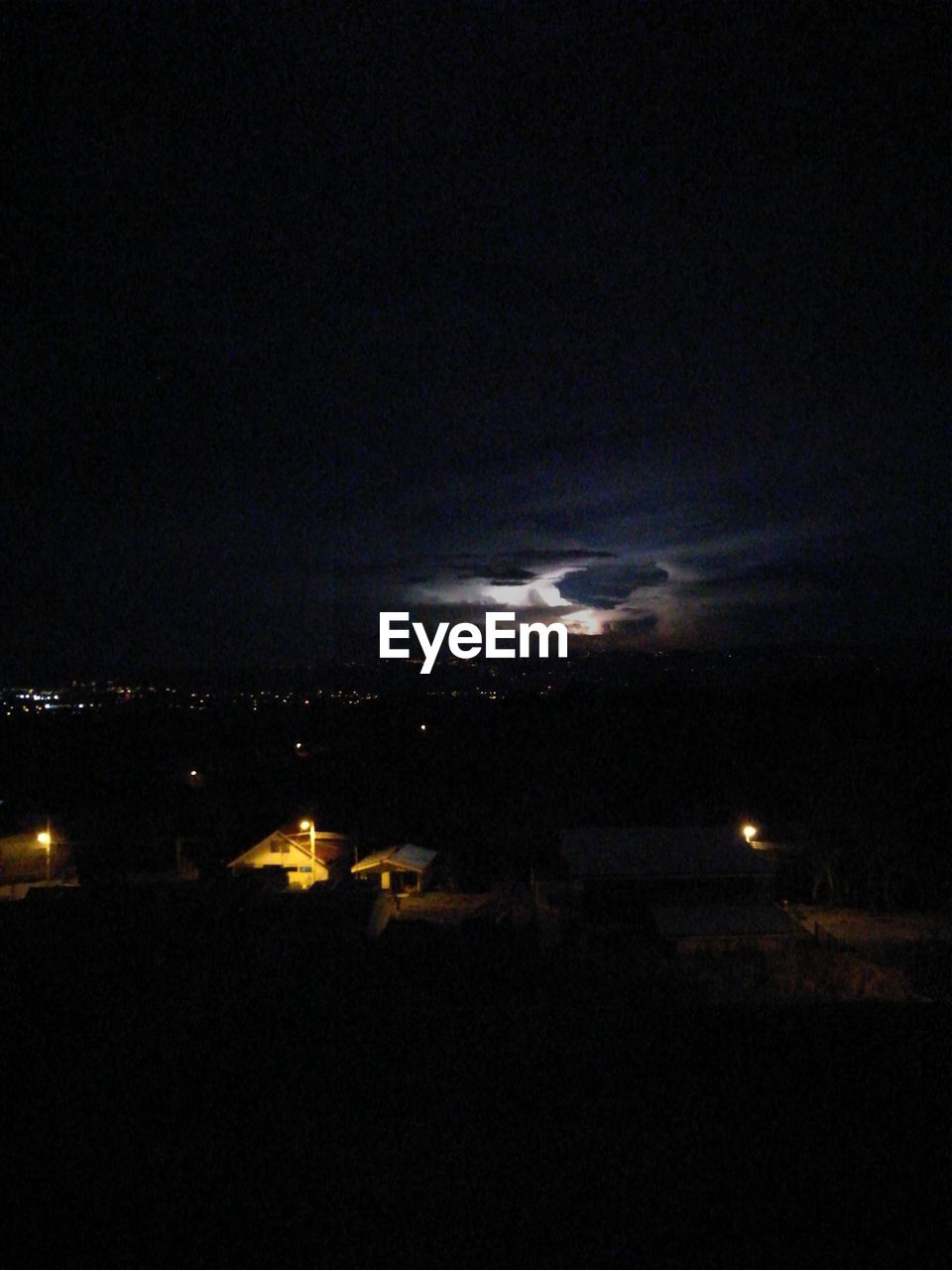 VIEW OF SEA AGAINST SKY AT NIGHT