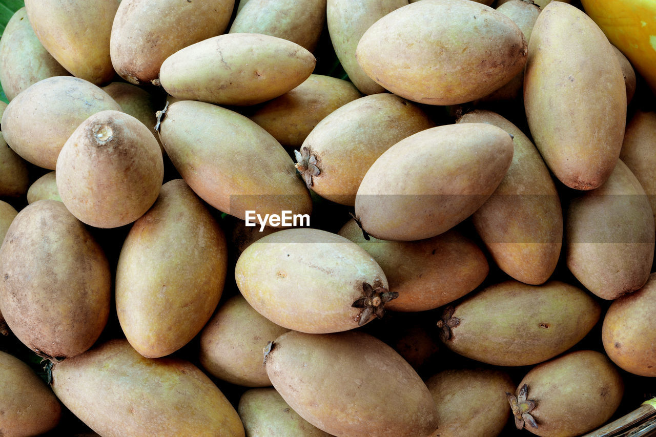 FULL FRAME SHOT OF FRUITS