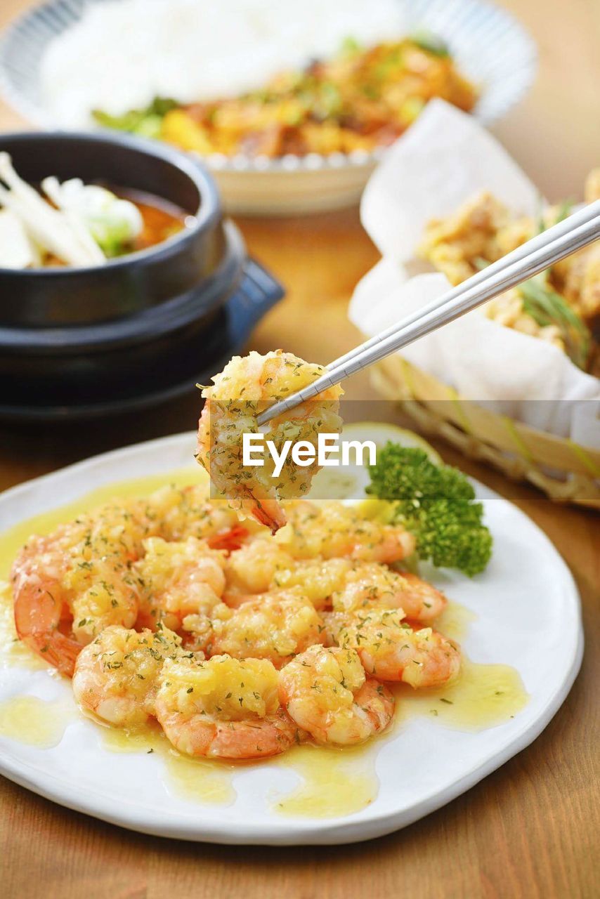 CLOSE-UP OF MEAL SERVED IN BOWL