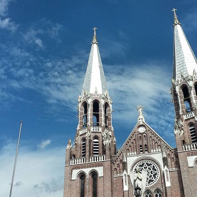 LOW ANGLE VIEW OF CLOCK TOWER AGAINST SKY